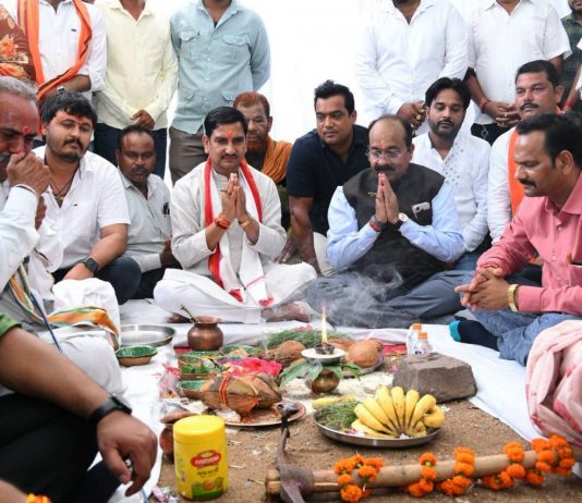 केंद्रीय राज्य मंत्री श्री तोखन साहू और उप मुख्यमंत्री श्री अरुण साव ने 10 करोड़ के कार्यों का किया भूमिपूजन