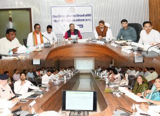 शासन की योजनाओं का हो प्रभावी क्रियान्वयन, अंतिम व्यक्ति तक पहुंचे लाभ-सांसद संतोष पाण्डेय