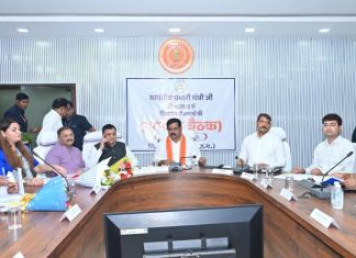 उप मुख्यमंत्री और उद्योग मंत्री ने कबीरधाम में विकास कार्यों और जनकल्याणकारी योजनाओं की मैराथन समीक्षा