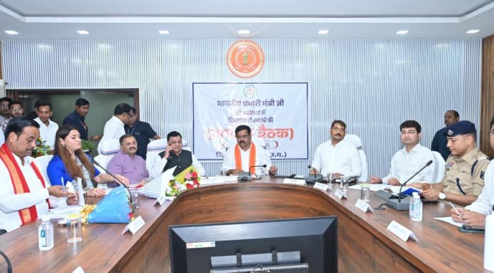 उप मुख्यमंत्री और उद्योग मंत्री ने कबीरधाम में विकास कार्यों और जनकल्याणकारी योजनाओं की मैराथन समीक्षा
