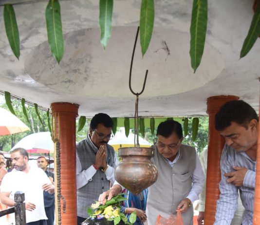 श्रम मंत्री लखनलाल देवांगन ने कोपाबेड़ा शिव मंदिर में की पूजा-अर्चना