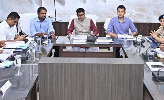 राजस्व मामलों में देरी बर्दाश्त नहीं, समय पर निपटाएं नामांतरण और बंटवारा-मंत्री टंक राम वर्मा