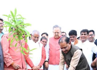 विधानसभा परिसर में ‘एक पेड़ मां के नाम 3.0’ अभियान के तहत हुआ वृहद पौधरोपण: मुख्यमंत्री विष्णुदेव साय और विधानसभा अध्यक्ष डॉ. रमन सिंह ने लगाया रुद्राक्ष का पौधा