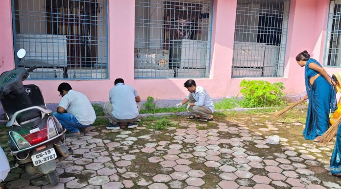 जनपद पंचायत सूरजपुर परिसर में हुआ स्वच्छता श्रमदान का आयोजन