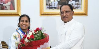 राष्ट्रमंडल खेलों की रजत पदक विजेता ज्ञानेश्वरी यादव का मुख्यमंत्री निवास में भव्य स्वागत