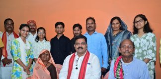 तीन बहनों ने एक साथ पास की नीट परीक्षा, उप मुख्यमंत्री श्री विजय शर्मा ने घर पहुंचकर दी बधाई