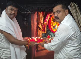तिरंगा यात्रा के दूसरे दिवस माँ दंतेश्वरी की पूजा-अर्चना कर उप मुख्यमंत्री एवं वन मंत्री ने किया यात्रा का शुभारंभ
