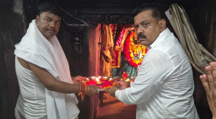 तिरंगा यात्रा के दूसरे दिवस माँ दंतेश्वरी की पूजा-अर्चना कर उप मुख्यमंत्री एवं वन मंत्री ने किया यात्रा का शुभारंभ