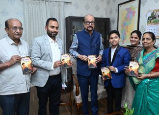 राज्यपाल डेका ने 12 वर्षीय छात्र मास्टर दिव्यांश की पुस्तक ‘थॉट्स अबाउट गॉड‘ का किया विमोचन
