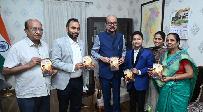 राज्यपाल डेका ने 12 वर्षीय छात्र मास्टर दिव्यांश की पुस्तक ‘थॉट्स अबाउट गॉड‘ का किया विमोचन