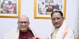 मुख्यमंत्री विष्णुदेव साय से निर्माता-निर्देशक डॉ. चंद्रप्रकाश द्विवेदी ने की सौजन्य मुलाकात