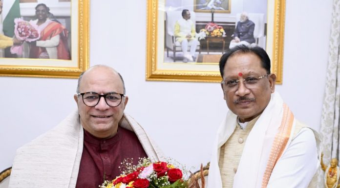 मुख्यमंत्री विष्णुदेव साय से निर्माता-निर्देशक डॉ. चंद्रप्रकाश द्विवेदी ने की सौजन्य मुलाकात