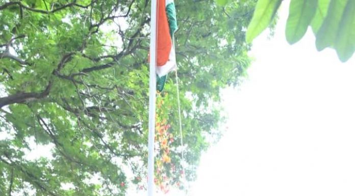 जनसम्पर्क संचालनालय में आयुक्त ने किया ध्वजारोहण