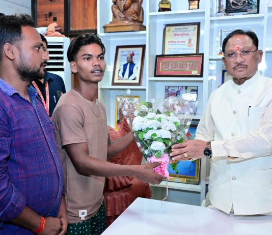मुख्यमंत्री कैंप कार्यालय की संवेदनशील पहल से अविनाश को मिला नया जीवन