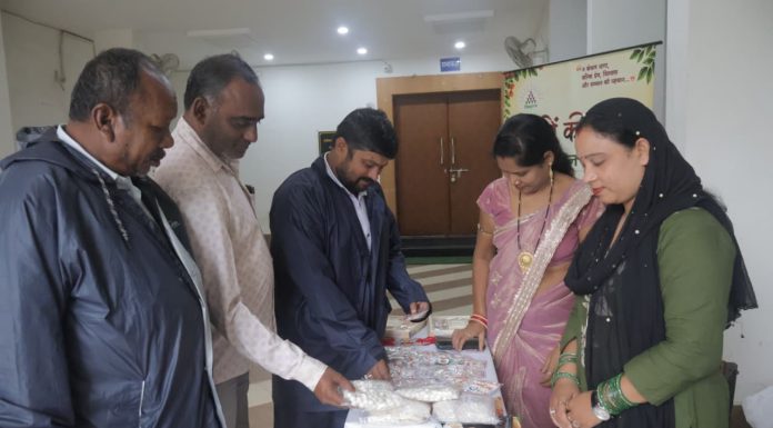 धान-चावल से सजी राखियां बनीं आकर्षण का केंद्र, प्रसन्न समूह की दीदियों ने हुनर से रची आत्मनिर्भरता की नई कहानी