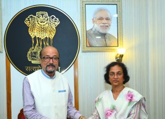 राज्यपाल डेका को लोक सेवा आयोग की अध्यक्ष सुश्री शांडिल्य ने वार्षिक प्रतिवेदन सौंपा