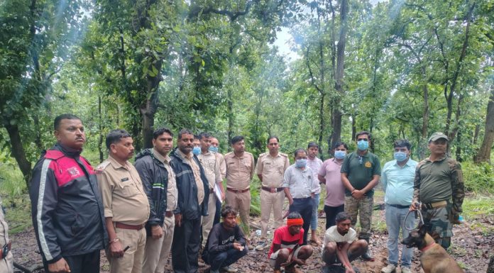 मृत भालू के नाखून काटकर ले जाने वाले दो आरोपी गिरफ्तार