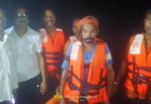 उफनती नदी में चट्टान पर फंसे ग्रामीण का डीडीआरएफ टीम ने किया सुरक्षित रेस्क्यू