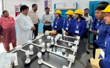 हुनर और हौसलों की नई उड़ान- धमतरी की तीन बेटियों ने तोड़ीं बंदिशें