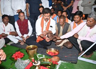 उप मुख्यमंत्री विजय शर्मा ने मुड़घुसरी में 1.48 करोड़ रुपए के तीन सड़क का किया भूमिपूजन