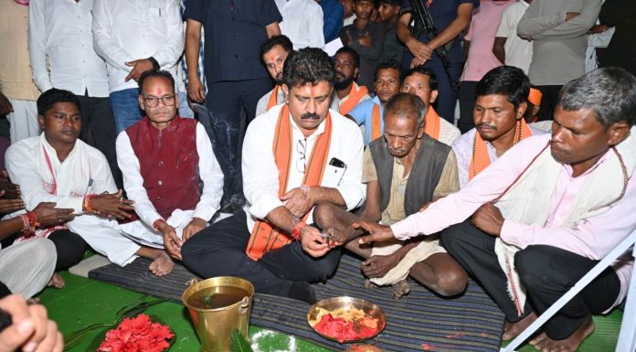 उप मुख्यमंत्री विजय शर्मा ने मुड़घुसरी में 1.48 करोड़ रुपए के तीन सड़क का किया भूमिपूजन