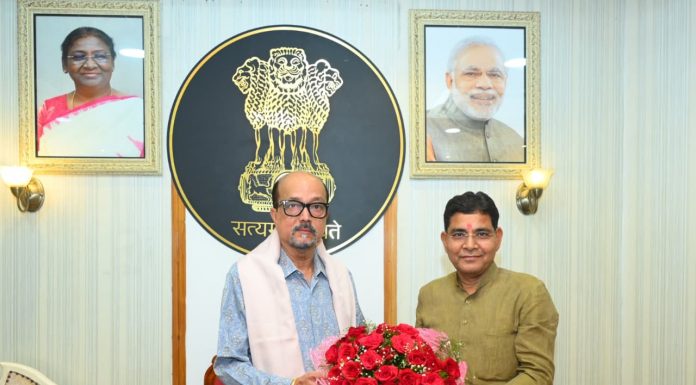 राज्यपाल रमेन डेका से मंत्री टंकराम वर्मा ने की सौजन्य भेंट
