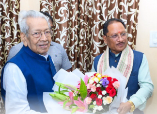 मुख्यमंत्री विष्णु देव साय ने छत्तीसगढ़ के पूर्व राज्यपाल श्री विश्वभूषण हरिचंदन से की सौजन्य भेंट