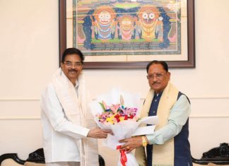 मुख्यमंत्री विष्णु देव साय ने ओडिशा के राज्यपाल डॉ. हरि बाबू कंभमपति से की शिष्टाचार भेंट