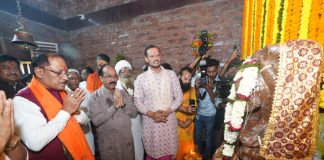 मुख्यमंत्री विष्णु देव साय ने मदकूद्वीप के प्राचीन मंदिरों में की पूजा-अर्चना