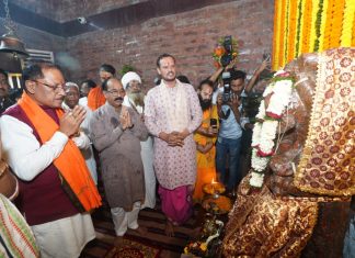 मुख्यमंत्री विष्णु देव साय ने मदकूद्वीप के प्राचीन मंदिरों में की पूजा-अर्चना