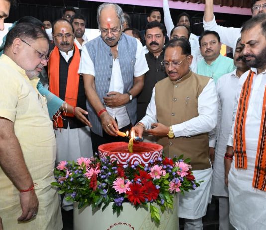 प्रधानमंत्री नरेंद्र मोदी के जनसेवा के 25 वर्ष देश के विकास और परिवर्तन की प्रेरक यात्रा : मुख्यमंत्री विष्णुदेव साय