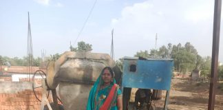 सेवा की कहानी : सेंट्रिंग प्लेट, टेंट हाउस, ट्रैक्टर एवं मिक्सर मशीन का संचालन कर रहीं हैं सुमित्रा