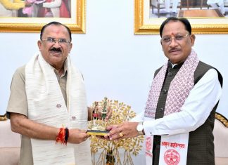 मुख्यमंत्री विष्णु देव साय से राजस्थान विधानसभा अध्यक्ष वासुदेव देवनानी ने की सौजन्य भेंट