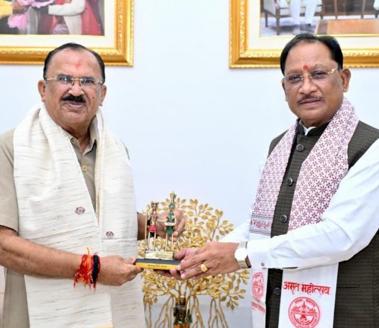 मुख्यमंत्री विष्णु देव साय से राजस्थान विधानसभा अध्यक्ष वासुदेव देवनानी ने की सौजन्य भेंट