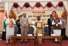 राष्ट्रपति द्रौपदी मुर्मु ने पूज्य माता हासी देवी जी के सम्मान में जारी किया 200 रूपए का स्मारक सिक्का