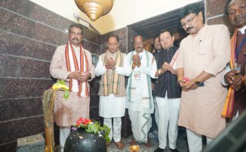 मुख्यमंत्री विष्णु देव साय ने रामचंडी मंदिर में पूजा-अर्चना कर प्रदेश की खुशहाली एवं सुख-समृद्धि की कामना की