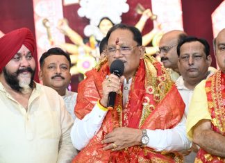 मुख्यमंत्री विष्णु देव साय ने मां काली और मां दुर्गा की पूजा-अर्चना कर प्रदेश की सुख-समृद्धि की कामना की